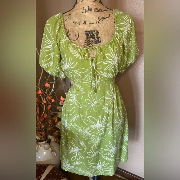 Liberty Love Green and White Floral Mini Dress cute puff sleeves Sz M PTP 15.5 - Picture 1 of 6